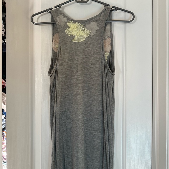 Club Monaco embroidered tank - Picture 2 of 2